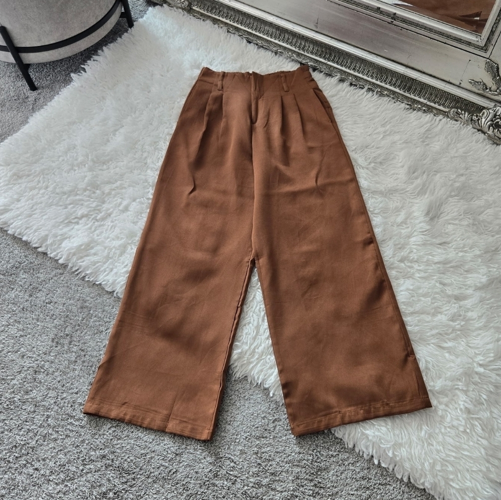 Amanda Brown Women's Wide-Leg Pants. Size Small/Medium. Good preowned condition.